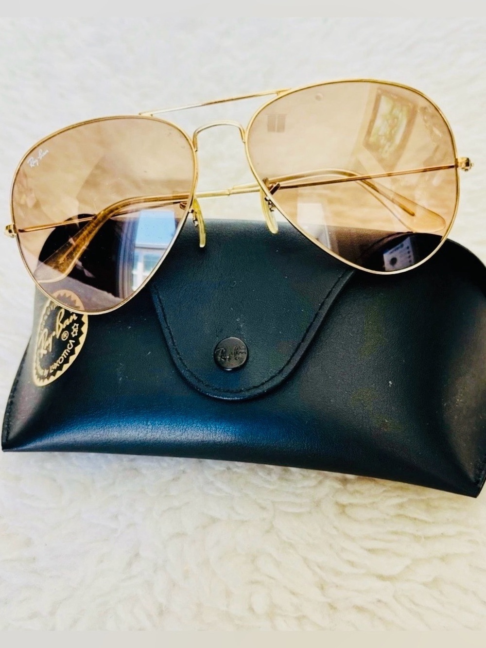 Ray-Ban Gold Aviator Sunglasses with Light Brown Lenses w/ case